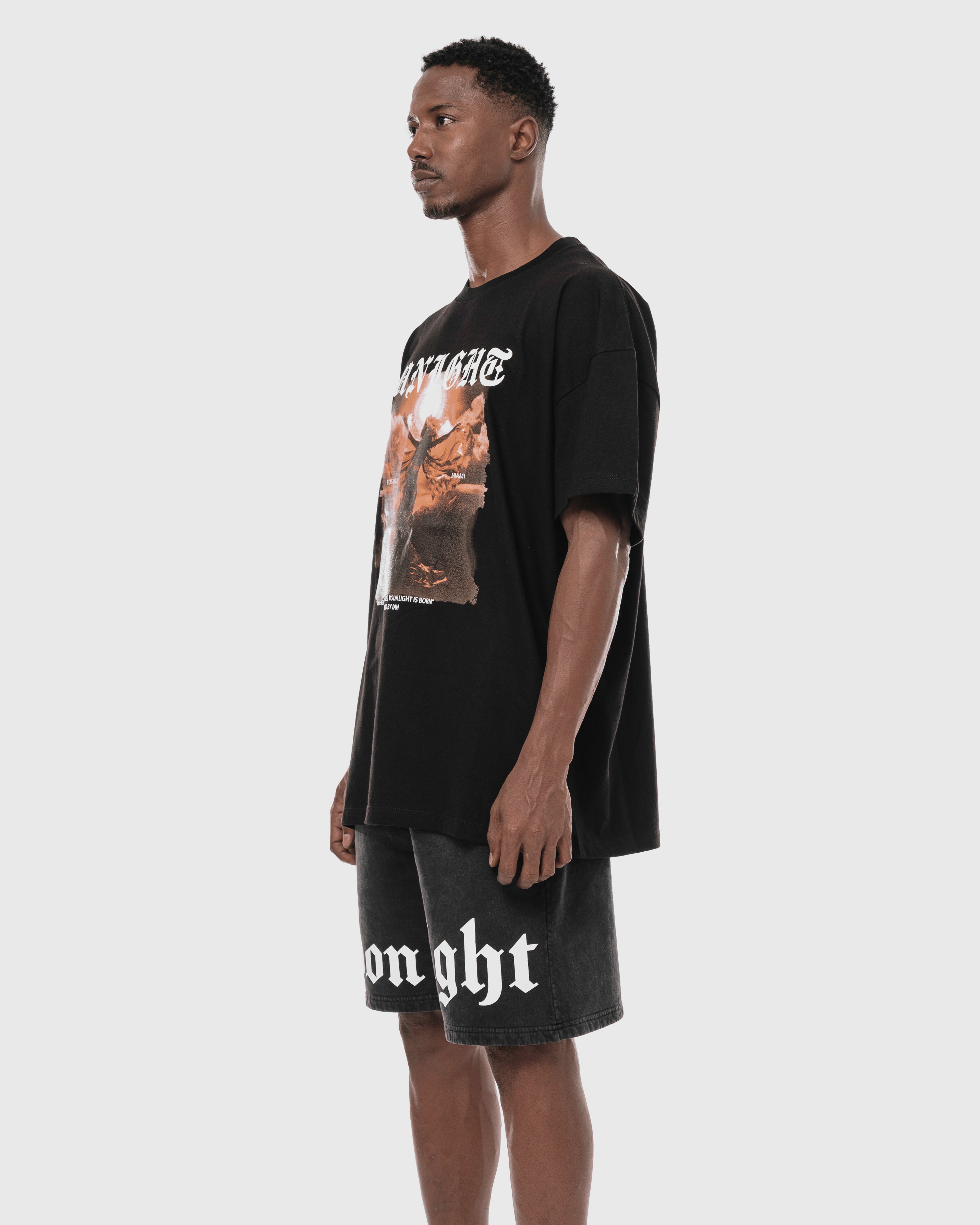 EOS BLACK GRAPHIC TEE