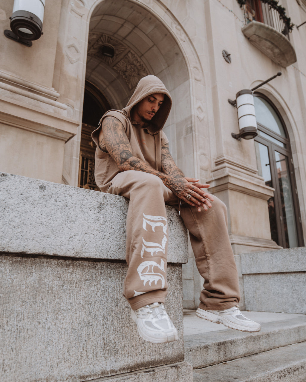 UNLIMITED ACID WASH CUT OFF HOODIE MOCCA